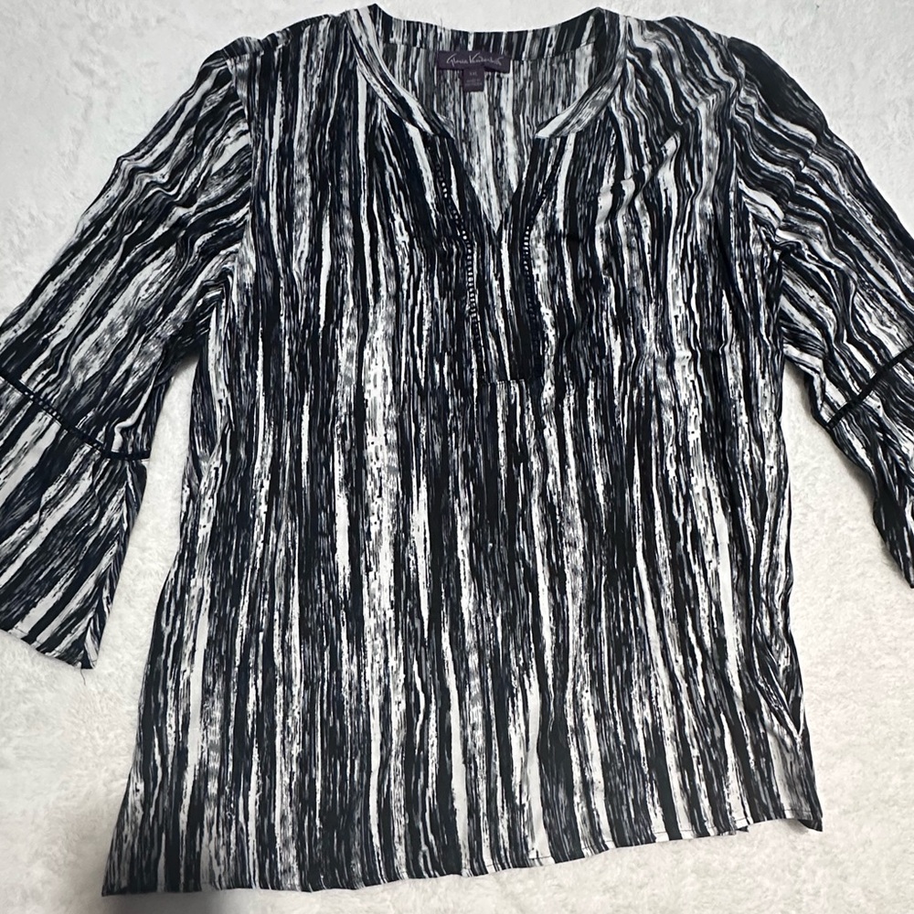 Gloria Vanderbilt XXL Black & White Brushstroke Bell Sleeve Blouse